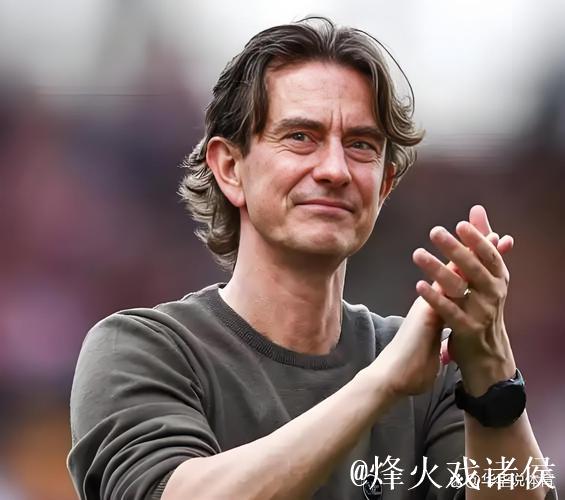 TA:热刺高层讨论后决定支持弗兰克,再给他更多时间来改变 TA:热刺高层讨论后决定支持弗兰克,再给他更多时间来改变